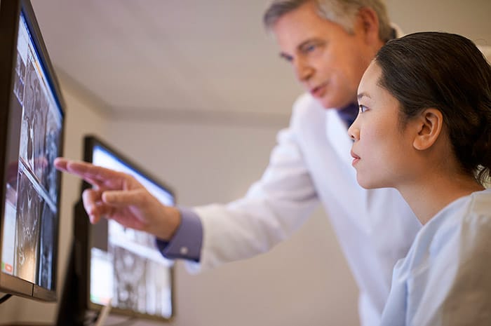 Guided workflow to simplify scanning of patients with implants